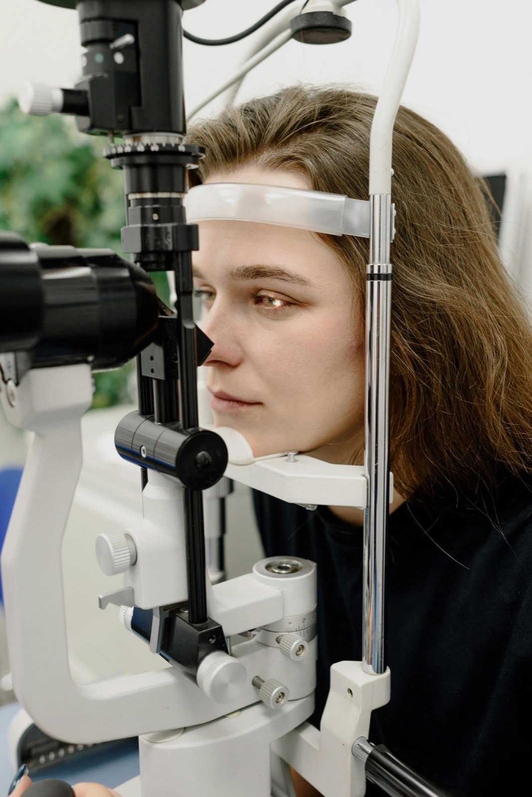 Studio oculistico con strumentazione diagnostica